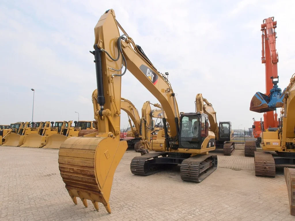 Caterpillar 320D — фотография модели