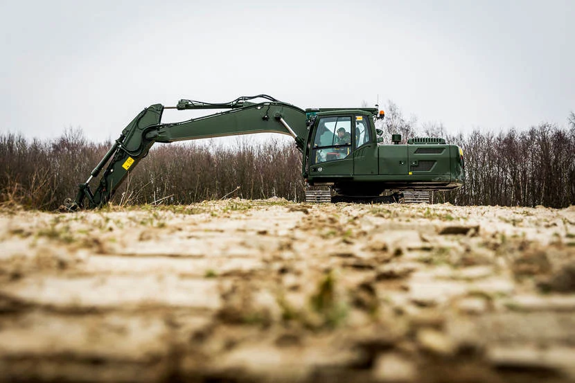 Экскаватор Volvo EC220D — фотография модели