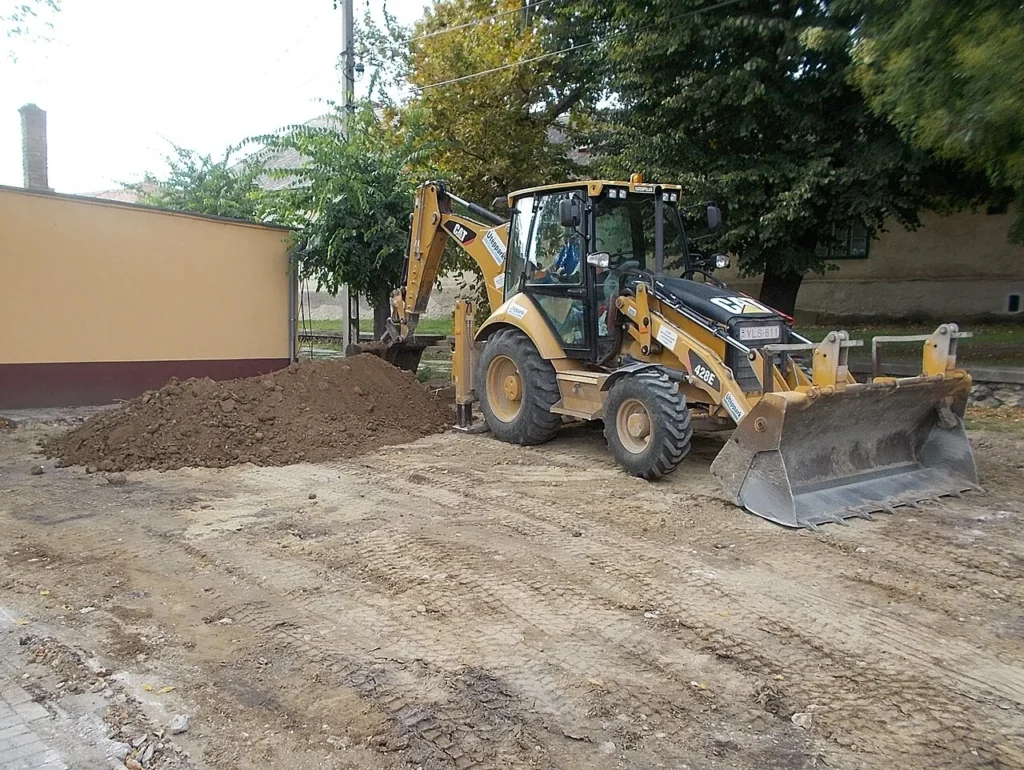 Экскаватор-погрузчик Caterpillar 428E — фотография модели