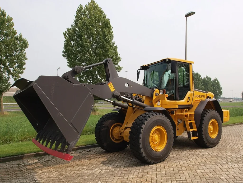 Volvo L90F — фотография модели